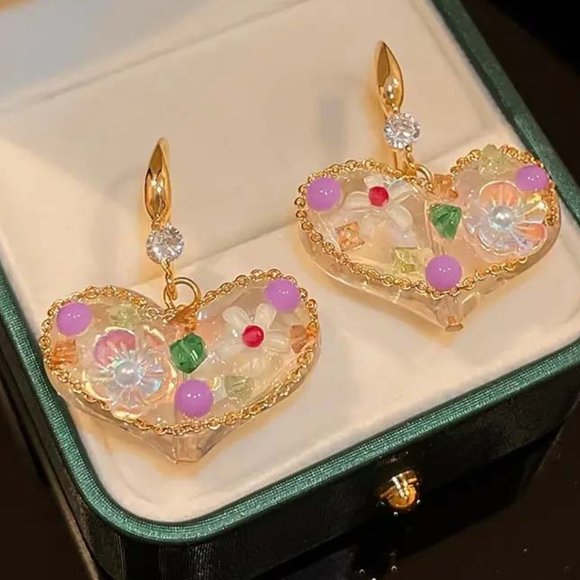COLORFUL FLOWERS LUCITE HEART SHAPED DANGLY EARRINGS 47 - Picture 1 of 3